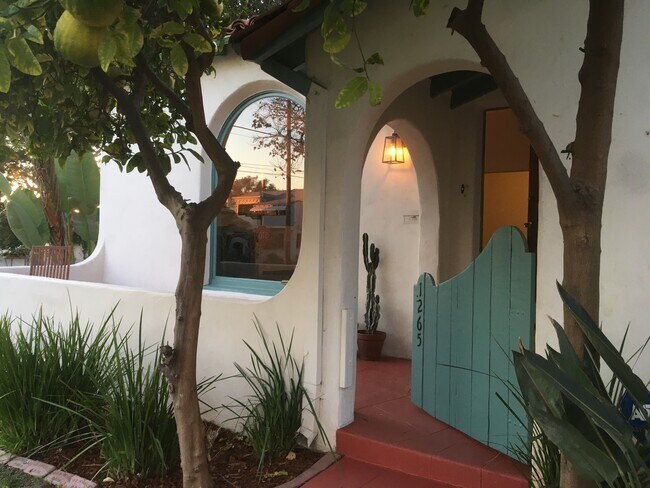 Foto del edificio - 1265 Carmona Ave