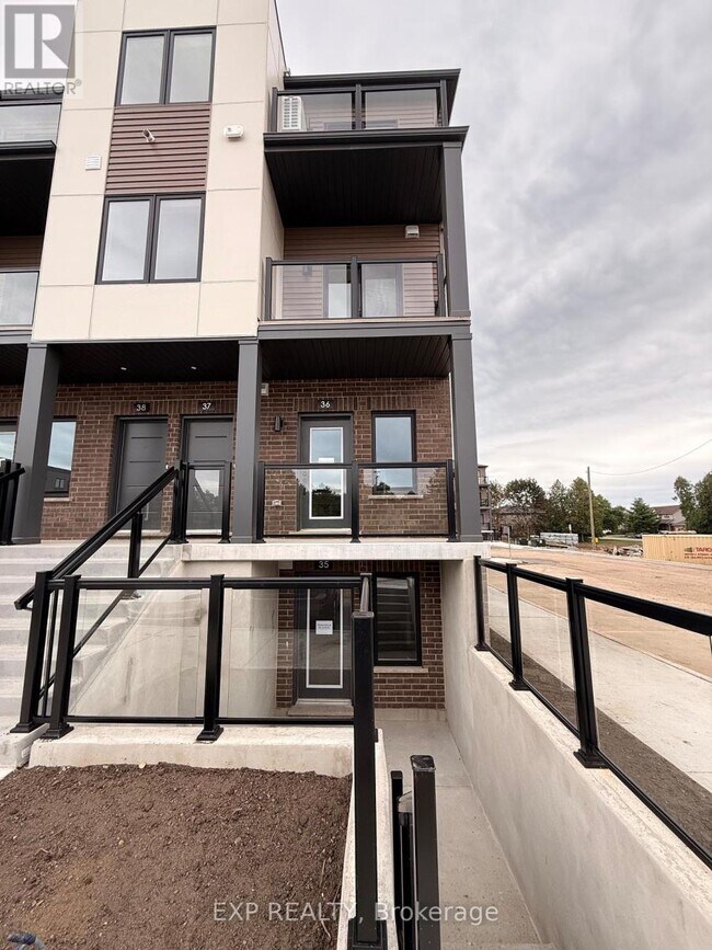 Photo du bâtiment - 42 Lowes Rd W