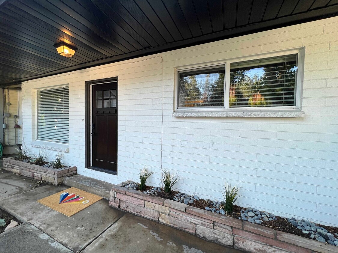 Primary Photo - 1073 S Blair St