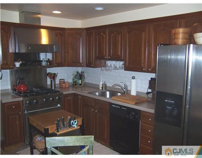 Building Photo - 134 Windsong Cir