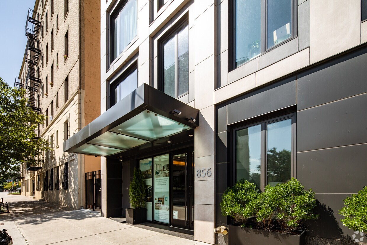 Foto del edificio - 856 Washington Ave