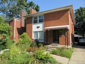 Building Photo - 320 Catalpa Dr