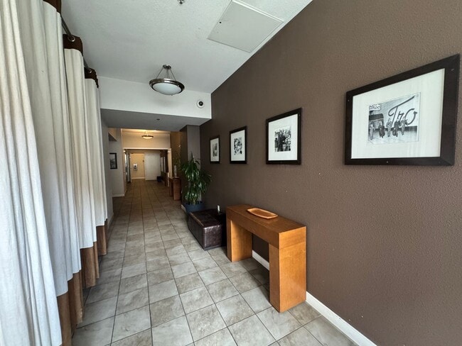 Building Photo - Modern 1-Bedroom Condo in the historic Gar...