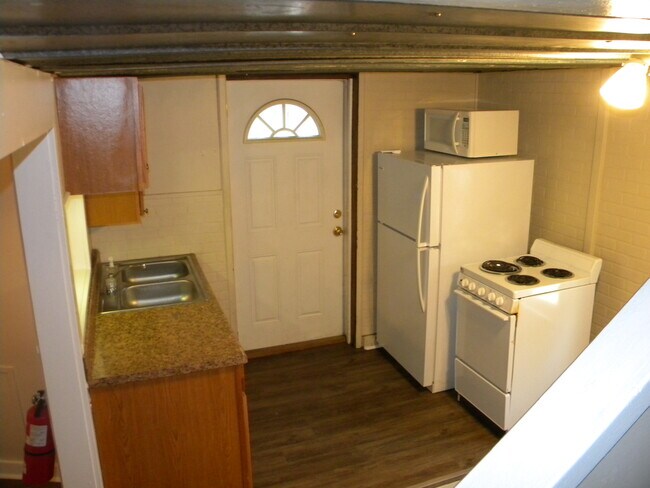 Entrance into Kitchen - 21 W Carpenter St