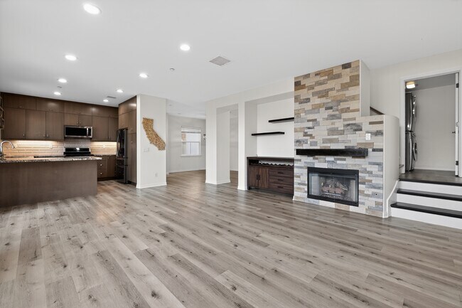Building Photo - 1357 Sky Ridge Ct