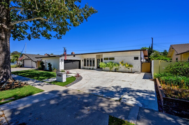 Building Photo - 11192 Martha Ann Dr