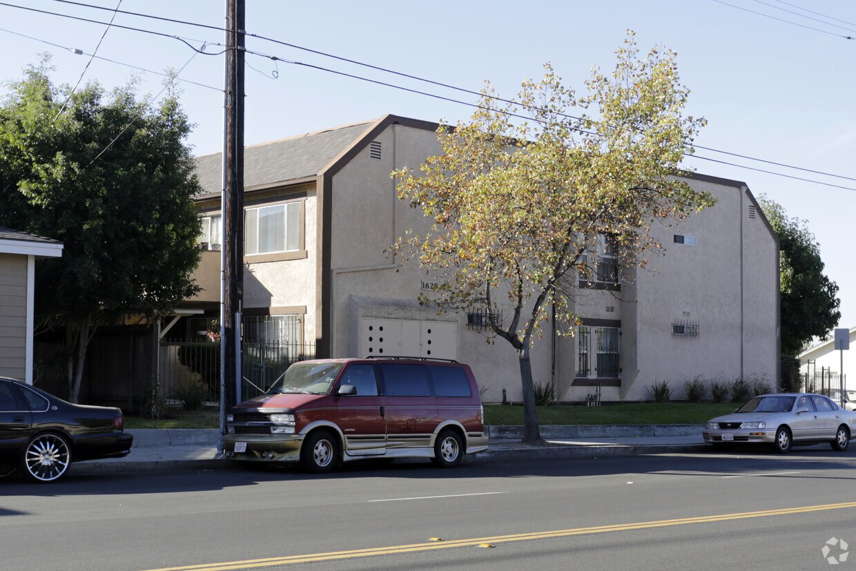Primary Photo - 1628 W Civic Center Dr