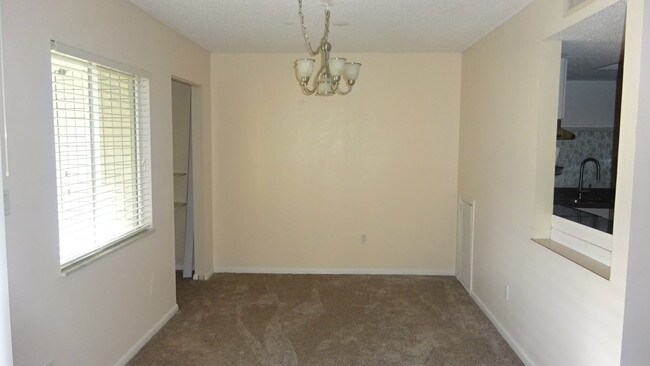 Building Photo - 573 Fairways Cir