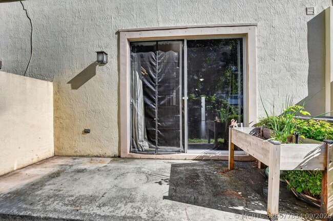 Foto del edificio - 2557 Riverside Dr