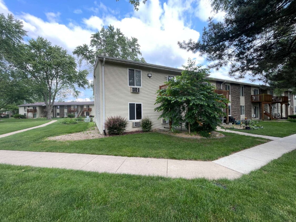 Primary Photo - Private, End Unit - 2 Bed, 1 Bath Condo in...