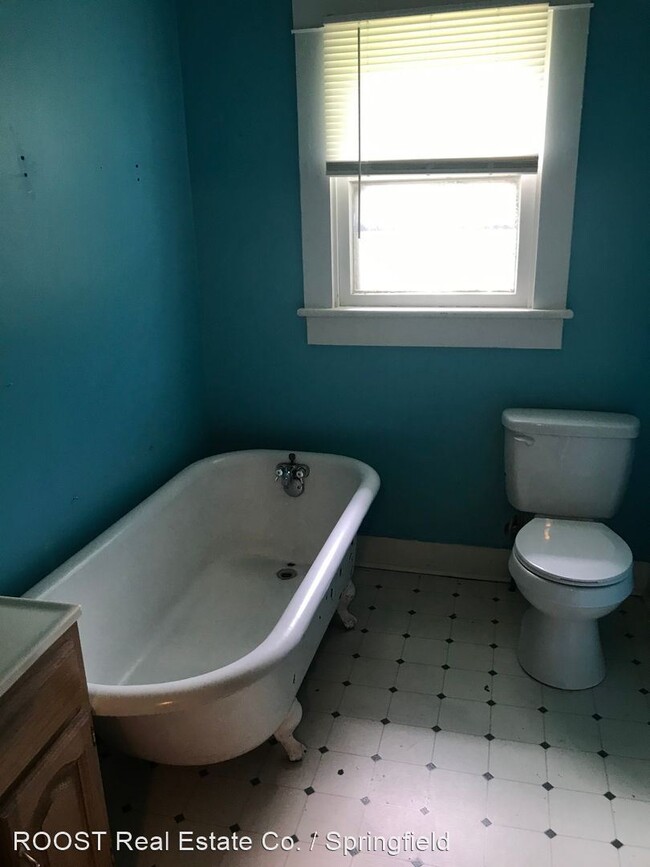 Building Photo - 3 br, 1 bath Apartment - 817 Olive Street
