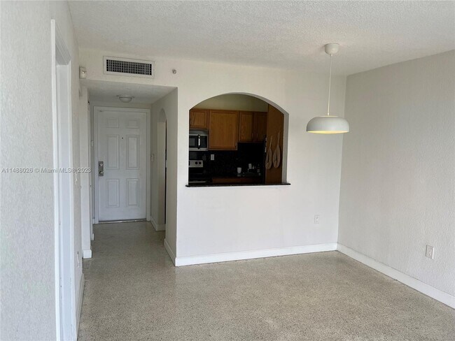 Foto del edificio - 445 SW 11th St