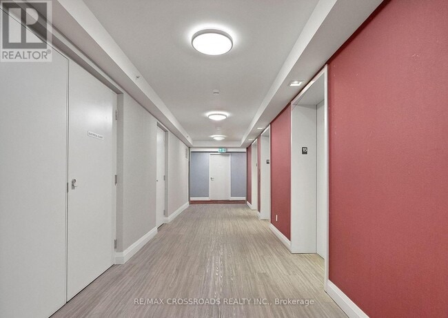Building Photo - 30 Meadowglen Pl