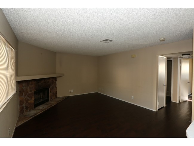 Building Photo - 1400 Cinder Rock Dr