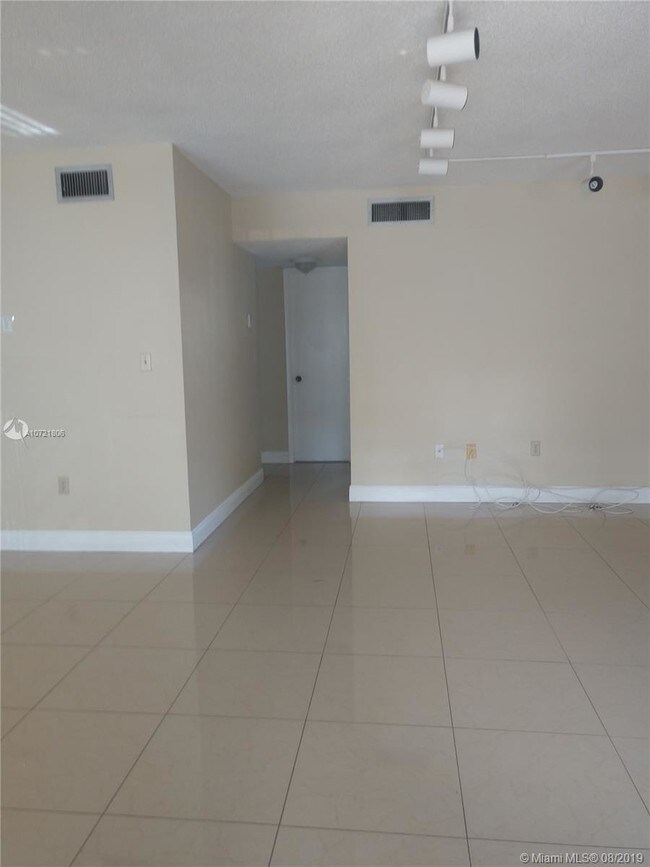 Foto del edificio - 730 NW 106th Ave