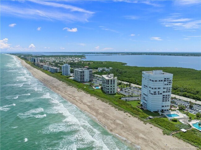 Foto del edificio - 9960 S Ocean Dr