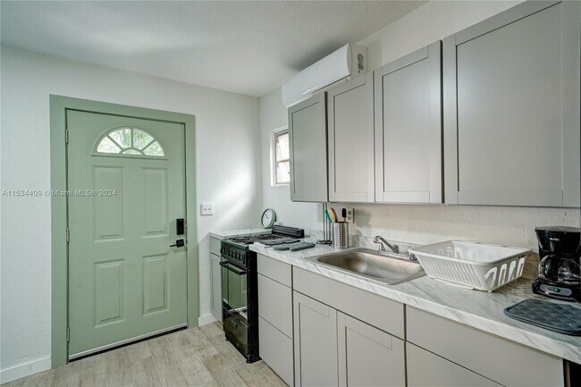 Foto del edificio - 1020 NW 33rd St