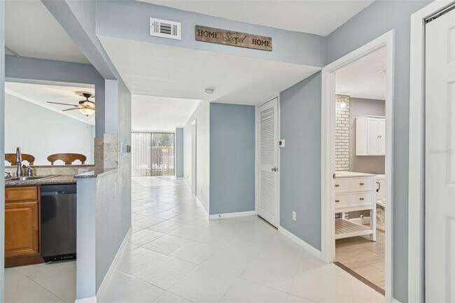 Foto del edificio - 2051 Skimmer Ct