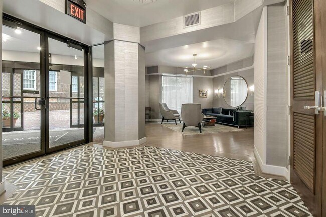 Foto del edificio - 1077 30th St NW