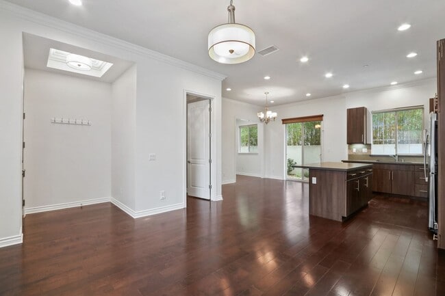 Foto del edificio - 908 N Santa Anita Ave