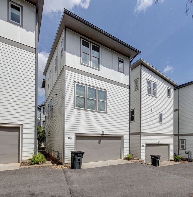 Building Photo - 2015 Eastland Ave