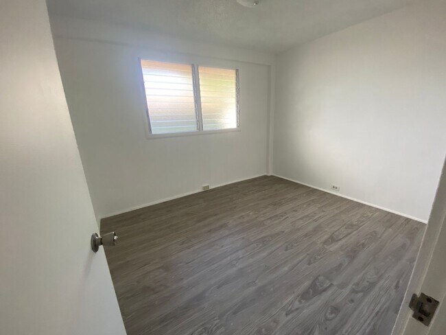 Foto del edificio - Maili Three Bedroom