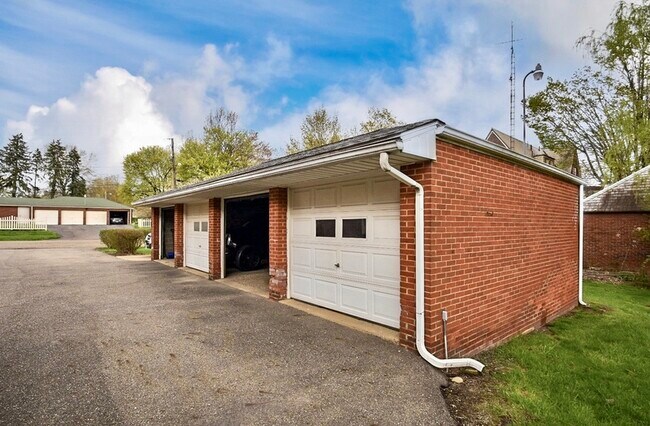 Building Photo - 1640 Frazer Ave NW