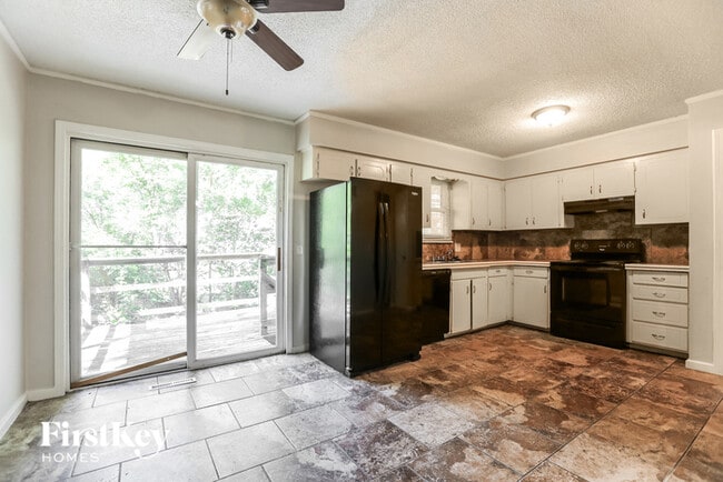 Building Photo - 1805 SW Speas Dr