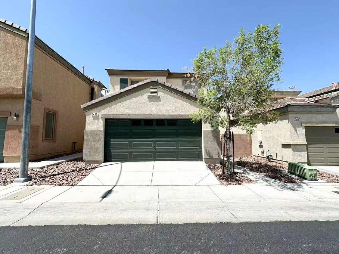 Primary Photo - Spacious 4-Bedroom Home in Gated Community...