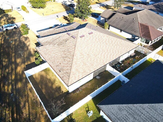 Foto del edificio - 10 Emmons Ln