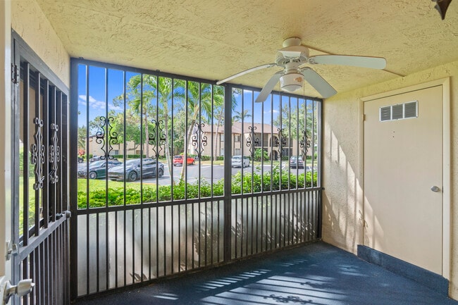 Building Photo - 441 Pine Glen Ln