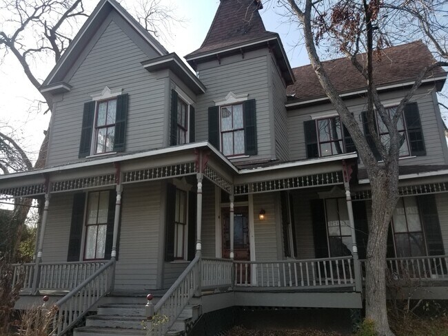 Foto del edificio - 619 Washburn St