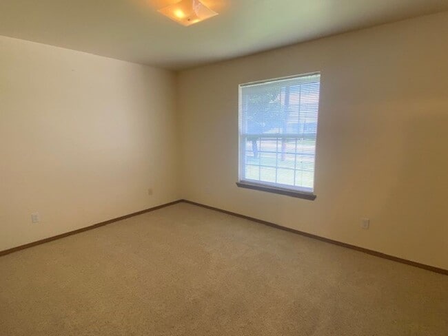 Building Photo - S519