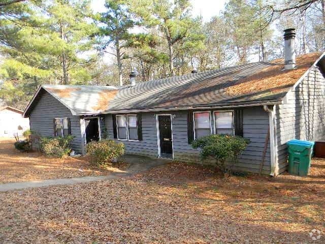Building Photo - Hidden Pines