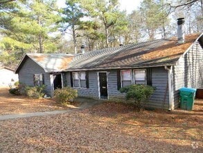 Building Photo - Hidden Pines