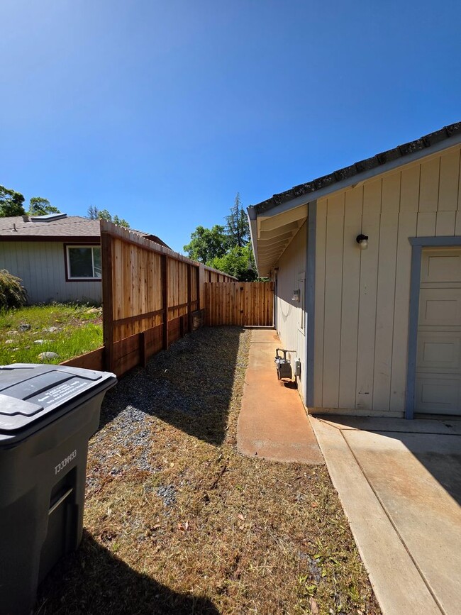 Building Photo - Charming Family Home for Rent in Auburn, C...