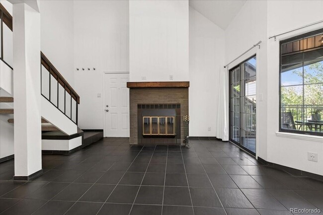 Building Photo - 826 S Vance St