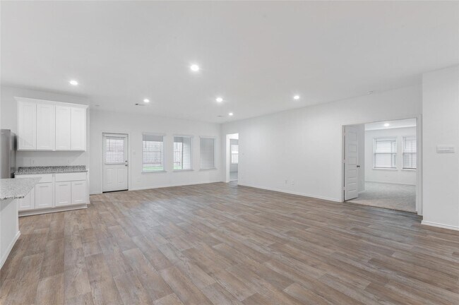 Foto del edificio - 7418 Elm Lndg Ln