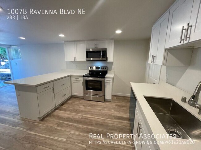 Foto del edificio - 1007B Ravenna Blvd NE