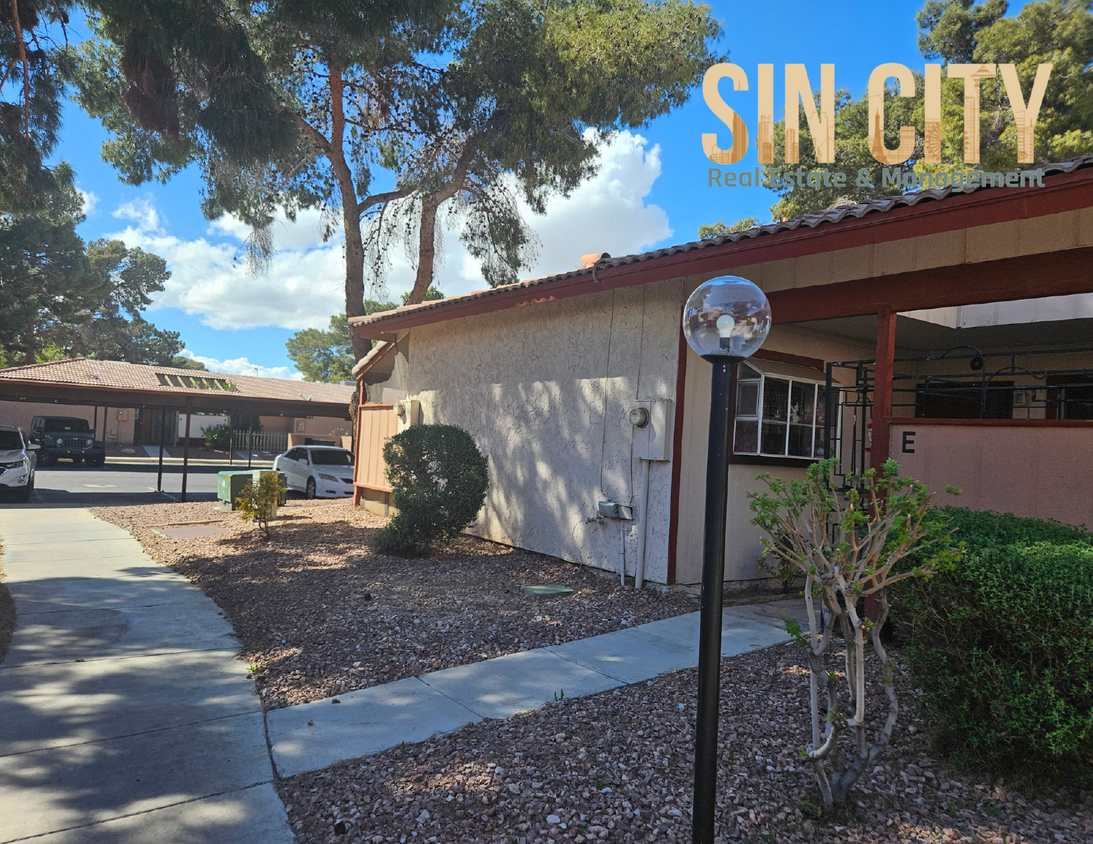 Primary Photo - Charming 1 Bed, 1 Bath Townhouse for Rent:...