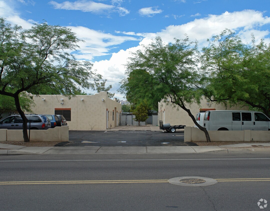 Primary Photo - 4-Plex on Glenn St