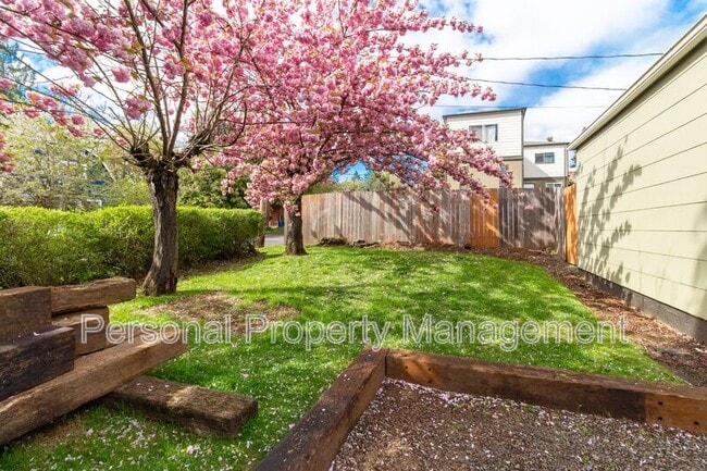 Building Photo - 1337 Z St