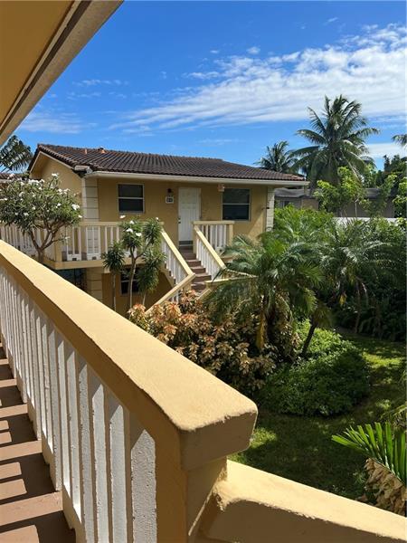 Foto del edificio - 811 NE 14th Pl