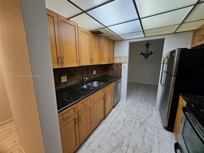 Foto del edificio - 11131 Royal Palm Blvd