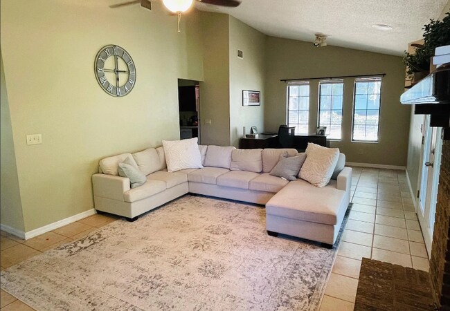 Foto del edificio - 240 SE Sandia Way