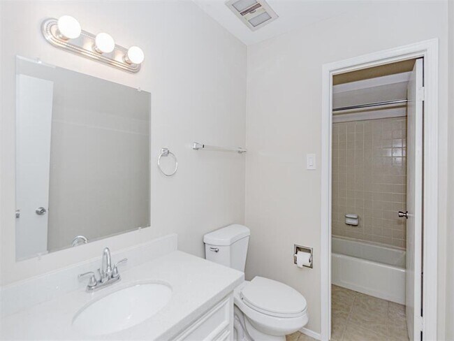 Foto del edificio - 1061 Willow Oaks Cir