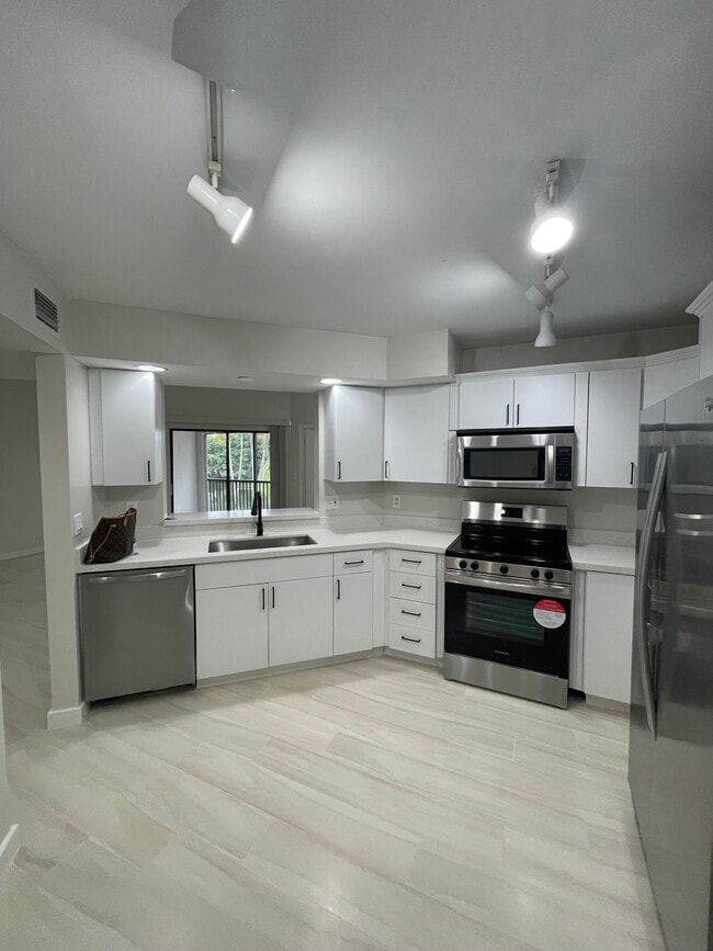 Kitchen - 1031 Adams Ave