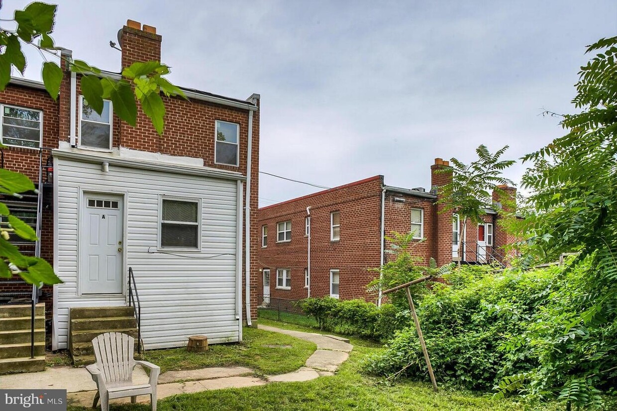 Building Photo - 406 Chaplin St SE