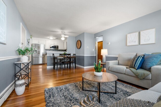 Foto del edificio - 32 Whitman Rd