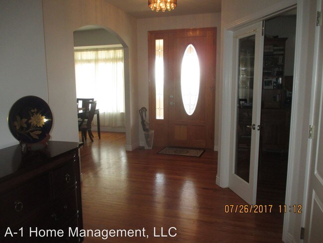 Building Photo - 5115 Broadmoor Bluffs Dr